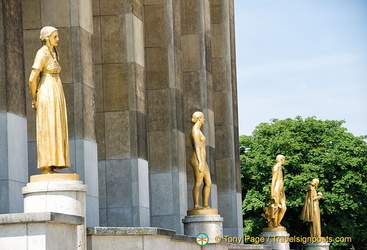Eight gilded statues on the 'Rights of Man' terrace